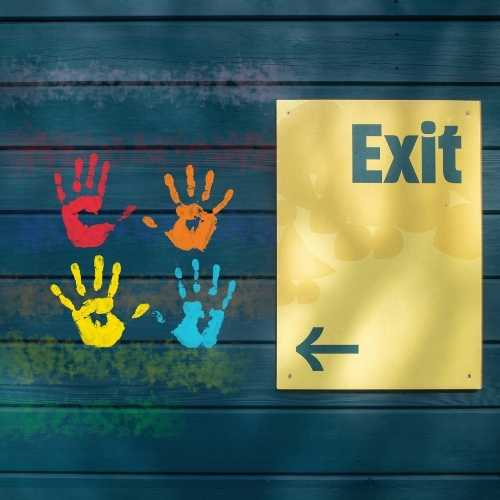 6️⃣ Wayfinding Signs